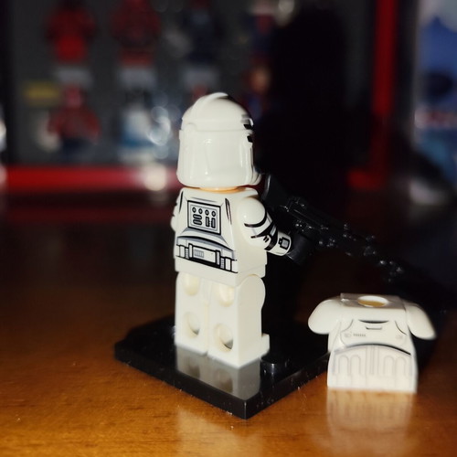 Clone Trooper (Phase 2) figure like new with base and blaster