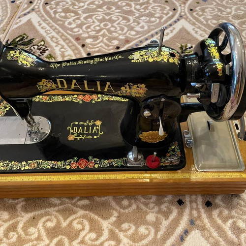 Dalia sewing machine like new