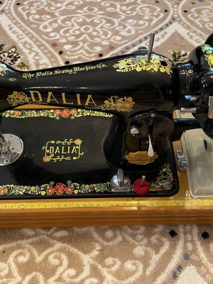 Dalia sewing machine like new