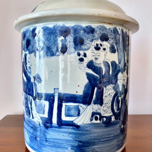 Ceramic Chinese vase cylindrical shape like new with lid