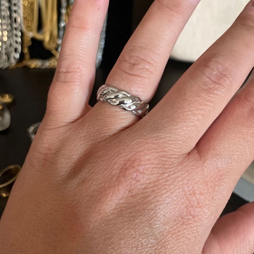 Steel ring adjustable size new, silver color