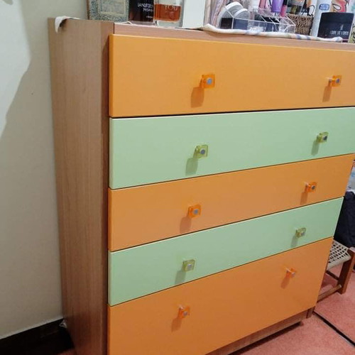 Large Modeco chest of drawers in very good condition
