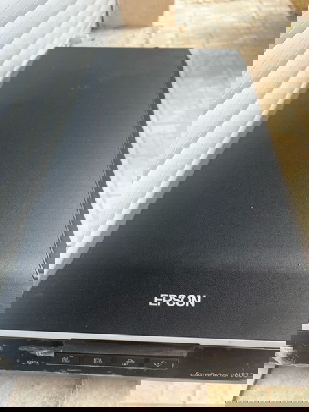 Скенер Epson Perfection V600 за негативи и снимки