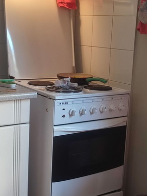 Oven with hob used, fully functional
