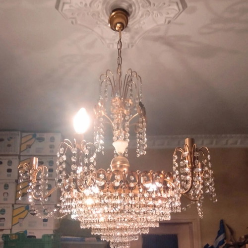 Chandelier vintage with 12 lamps, brass and crystals used