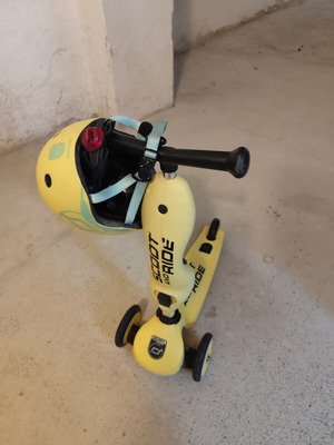 Scoot and Ride παιδικό πατίνι με κράνος σαν καινούργιο