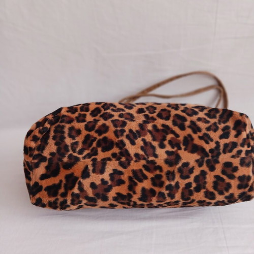 Handbag with leopard print like new, medium size, brown