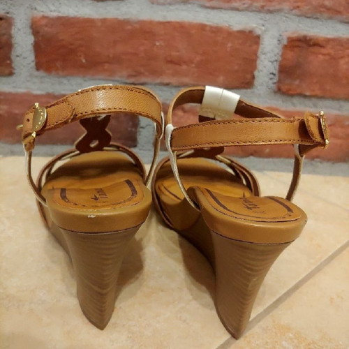 Tamaris leather platform sandals used, tan with white design, size 36