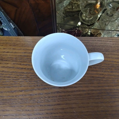 Ceramic mug leaves like new 10x6x9