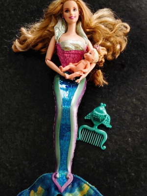 Barbie & Krissy Magical Mermaid 2002 doll used with light-up tail