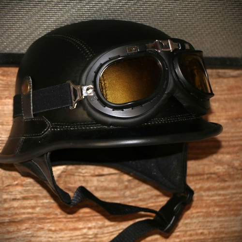 Motorcycle helmet replica 2WW with yellow goggles black size L