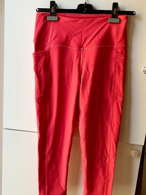 Victoria's Secret capri leggings like new, size S, hot coral