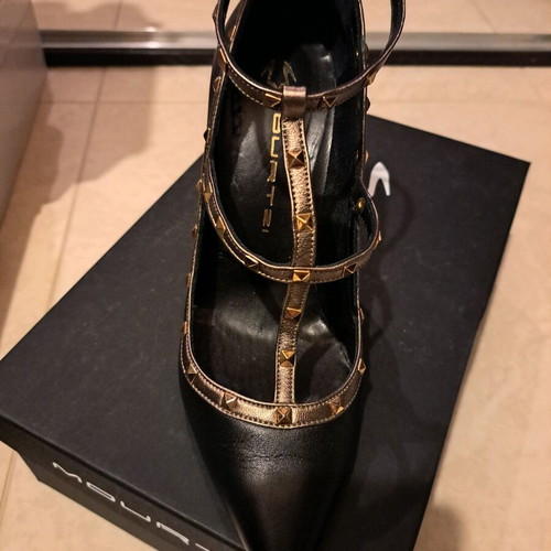 Mourtzi pumps new, leather with studs, size 37, black