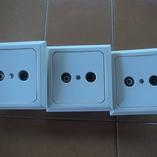 Set of 3 used TV-RD wall antenna sockets for television and radio