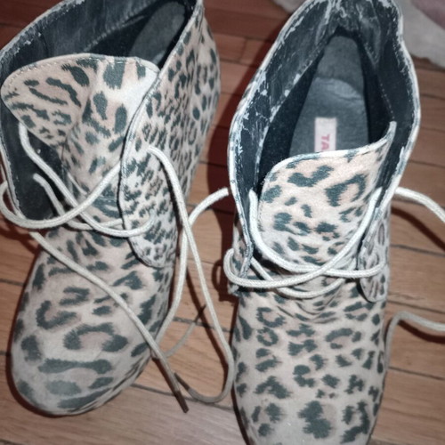 Tally Weil winter leopard platform shoes like new, multicolor