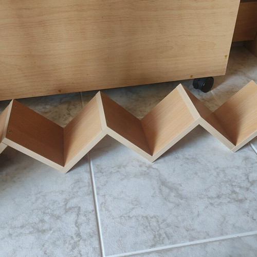 Hanging shelf like new with wall mounts 70x70