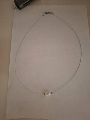 Womens necklace in excellent condition, white