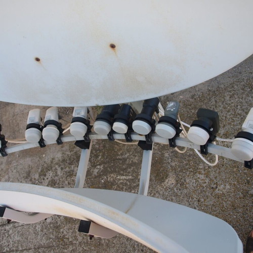 Complete satellite installation with VUSolo2 receiver, Toroidal T90 dish and 1.05m motorized dish