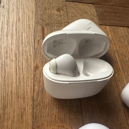 Bluetooth earbuds used, 4 pairs with cases, broken batteries