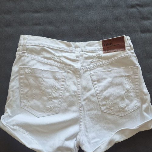 One Teaspoon white high-waisted denim shorts like new, size 28