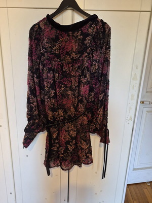 Attrattivo floral dress large with wide sleeves and belt new