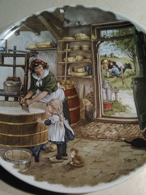 Porcelain decorative plate from Netherlands 1997, like new