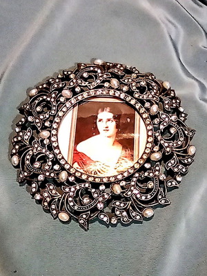 Vintage μεταλλική κορνίζα 14 εκ. με στρας και πέρλες baroque style σαν καινούργιο