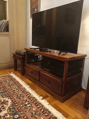 Έπιπλο τηλεόρασης σαν καινούργιο, μήκος 1.08 x 0.52