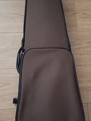 Violin Case 4/4 like new with carrying straps and storage space