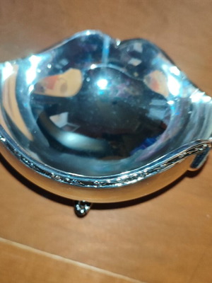 Vintage silver-plated decorative bowl with feet, new in box