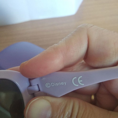 Elsa & Anna children's sunglasses used with case