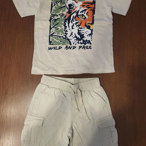 Boys' clothing set for 5-6 years, like new, 3 sets and 2 shirts