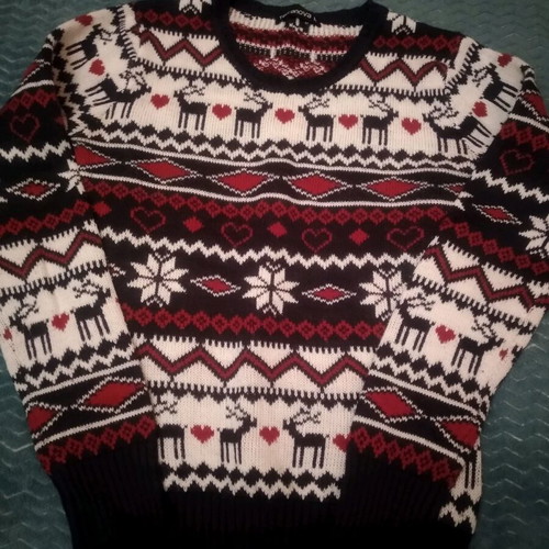 Christmas sweater size M like new unisex