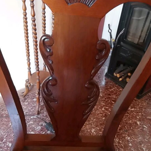 English antique dining table set like new with six chairs