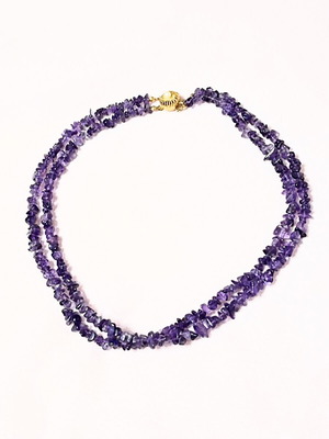 Amethyst necklace like new with gold clasp and pearl