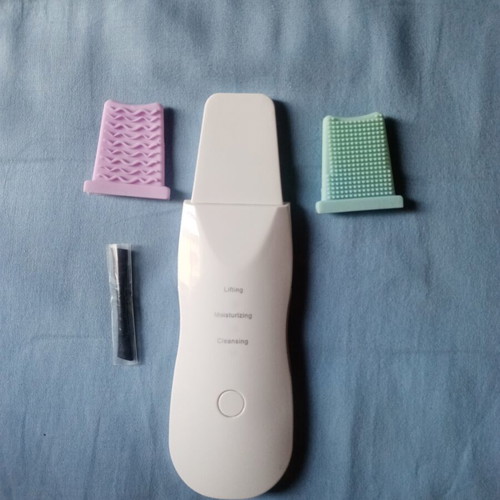 Ultrasonic facial cleansing and tightening device with spatula