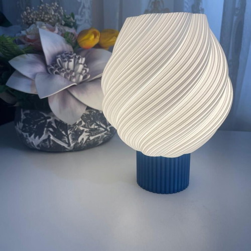 Table lamp new, modern design 22cm
