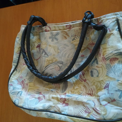 Women's beach bag like new with zipper