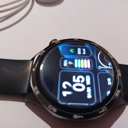 Smart watch like new with many functions and screen protector