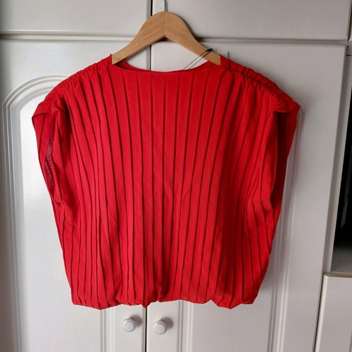 Zara pleated top red new size M