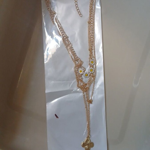 Gold necklace with daisies