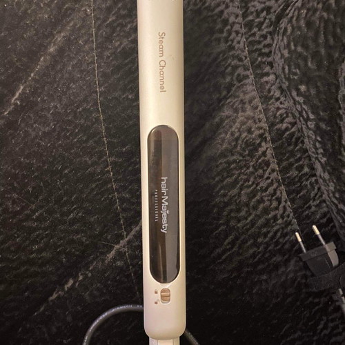 Hair Majesty Steam Chanel hair straightener like new, white