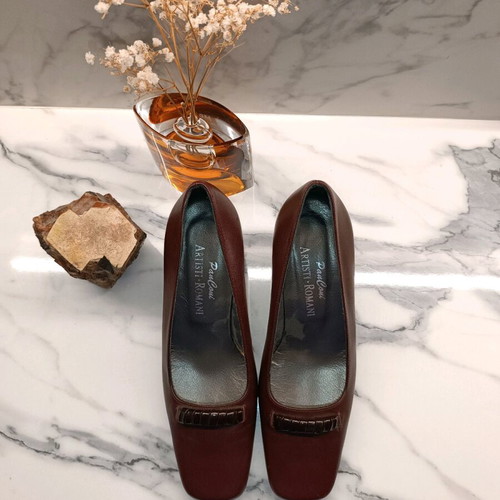 Leather burgundy women's shoe like new size 37 Greek made