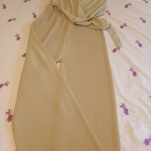 Beige jumpsuit like new, elastic waist, pleated bottom, size S
