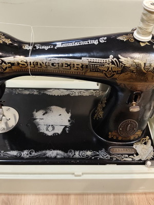 Singer vintage sewing machine with motor and case
