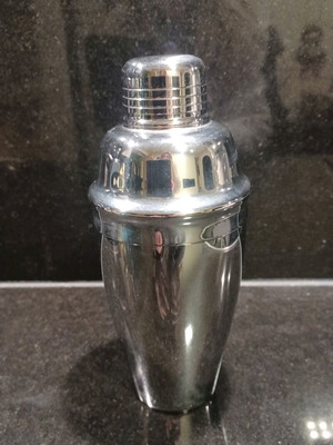 Shaker stainless steel like new