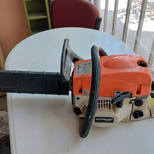 Chainsaw used, good condition needs maintenance