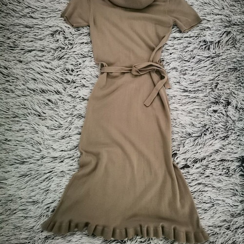 Beige dress like new with waist belt, size M/L