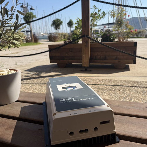 EPEVER MPPT solar charge controller Tracer 8415AN like new