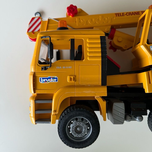 Man TC-4500 Bruder crane used with 360° rotation